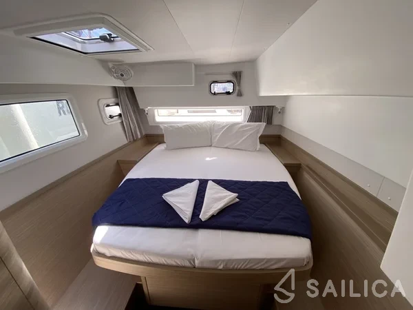 Lagoon 42 - Yacht Charter Sailica