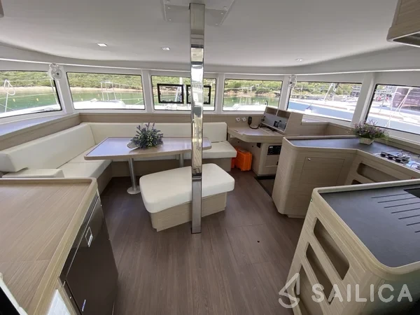 Lagoon 42 - Yacht Charter Sailica