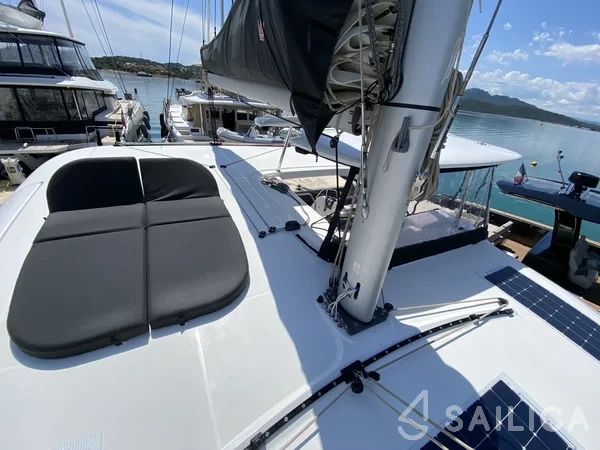 Lagoon 42 - Yacht Charter Sailica