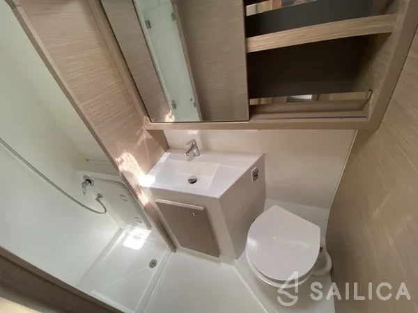 Lagoon 42 - Yacht Charter Sailica