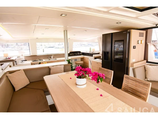 Bali 4.3 - Yacht Charter Sailica