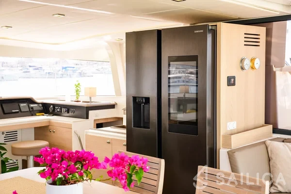 Bali 4.3 - Yacht Charter Sailica