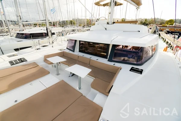Bali 4.3 - Yacht Charter Sailica