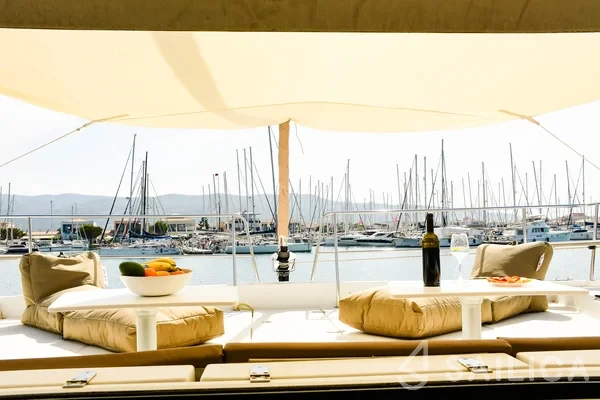 Bali 4.3 - Yacht Charter Sailica
