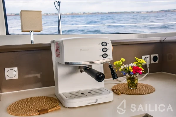 Bali 4.3 - Yacht Charter Sailica