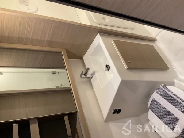 Lagoon 42 - Yacht Charter Sailica