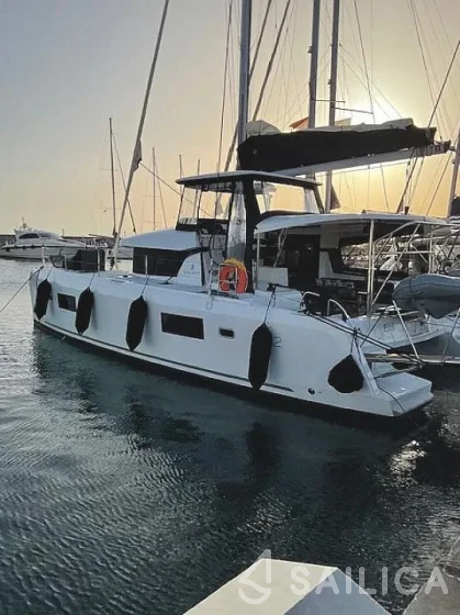Lagoon 42 - Yacht Charter Sailica
