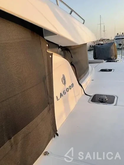 Lagoon 42 - Yacht Charter Sailica