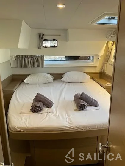 Lagoon 42 - Yacht Charter Sailica