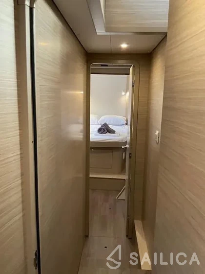 Lagoon 42 - Yacht Charter Sailica