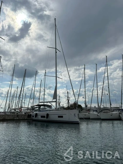 Bavaria C45 Holiday - Yacht Charter Sailica