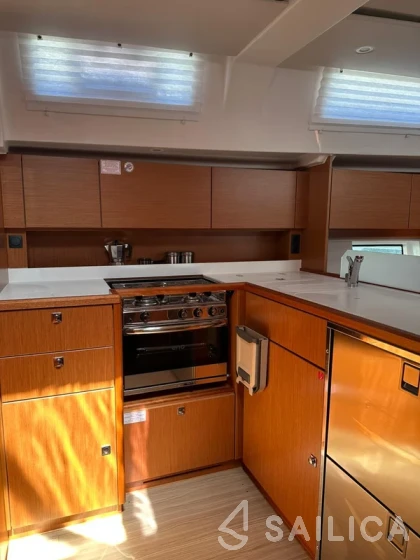 Bavaria C45 Holiday - Yacht Charter Sailica