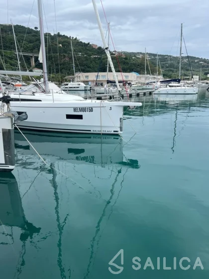 Oceanis 40.1 - Yacht Charter Sailica