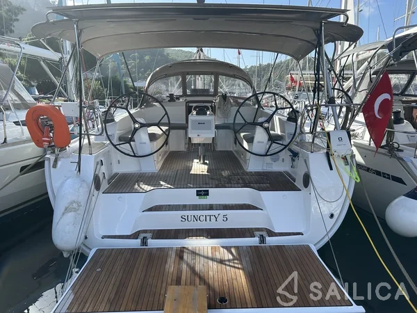 Bavaria 46 Cruiser - Yacht Charter Sailica