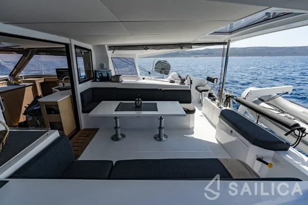 Nautitech 40 - Yacht Charter Sailica