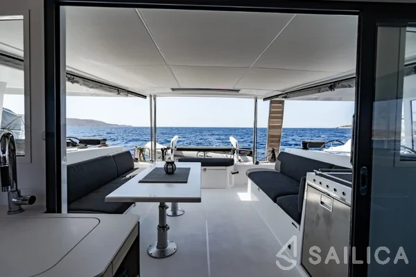 Nautitech 40 - Yacht Charter Sailica