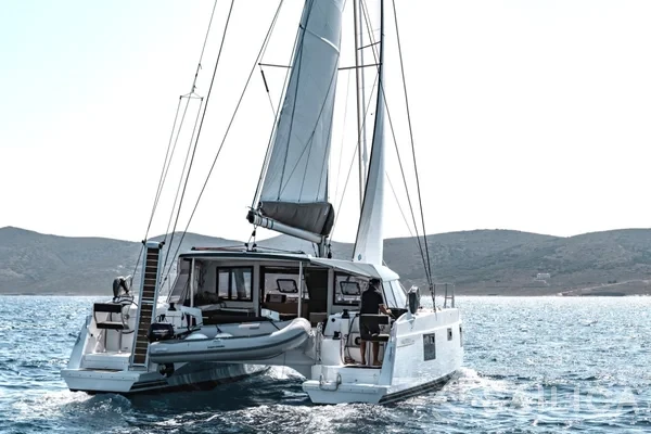 Nautitech 40 - Yacht Charter Sailica