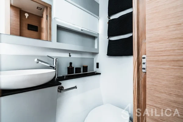 Nautitech 40 - Yacht Charter Sailica