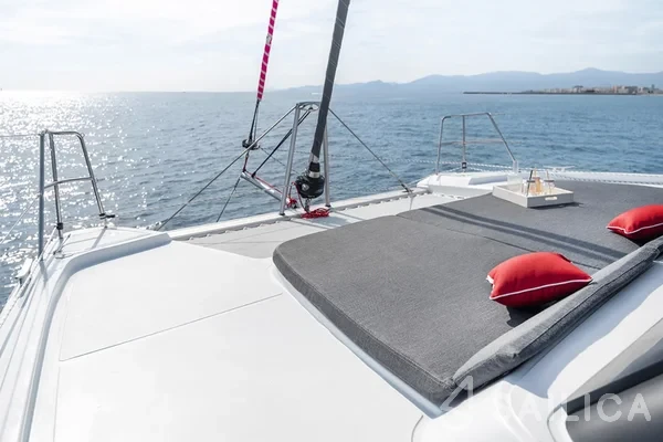 Aventura 37 - Yacht Charter Sailica