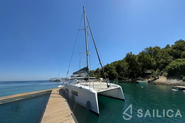 Aventura 37 - Yacht Charter Sailica
