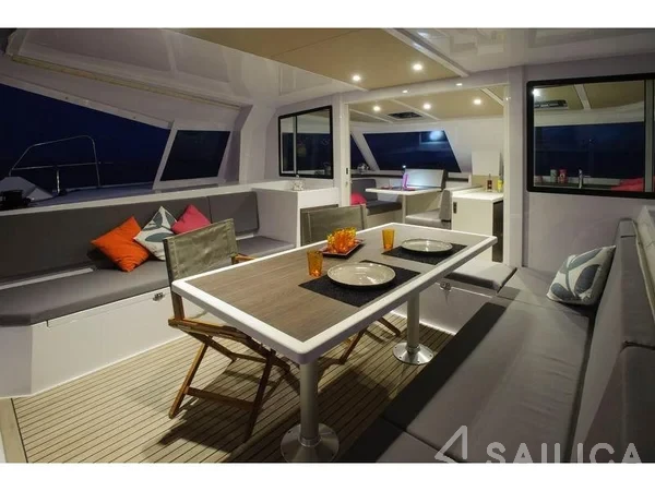 Nautitech 40 open NEW - 4 + 2 cab. - Yacht Charter Sailica