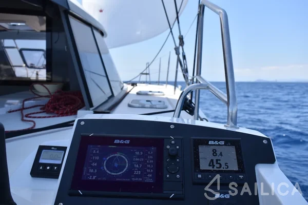 Nautitech 40 open NEW - 4 + 2 cab. - Yacht Charter Sailica