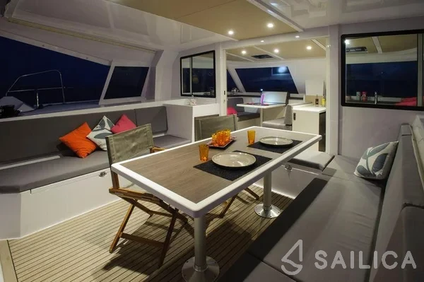 Nautitech 40 open NEW - 4 + 2 cab. - Yacht Charter Sailica