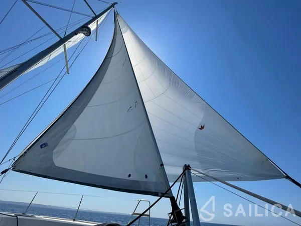Nautitech 40 open NEW - 4 + 2 cab. - Yacht Charter Sailica