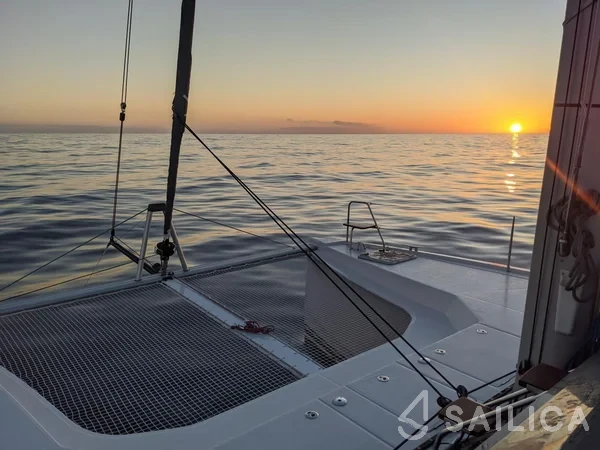 Nautitech 40 open NEW - 4 + 2 cab. - Yacht Charter Sailica