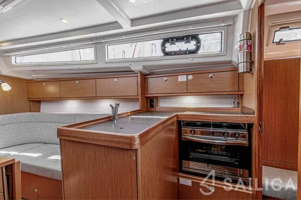 Bavaria 34 Cruiser - Photo #34 Bavaria 34 Cruiser - Yacht Charter Sailica