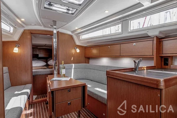 Bavaria 34 Cruiser - Photo #31 Bavaria 34 Cruiser - Yacht Charter Sailica