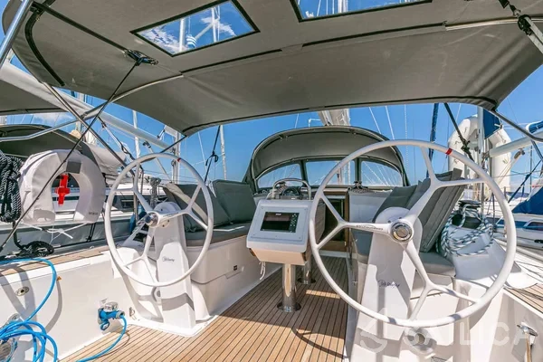 Bavaria 34 Cruiser - Photo #28 Bavaria 34 Cruiser - Yacht Charter Sailica