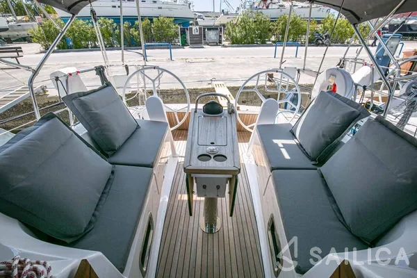 Bavaria 34 Cruiser - Photo #29 Bavaria 34 Cruiser - Yacht Charter Sailica