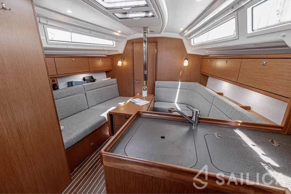 Bavaria 34 Cruiser - Photo #30 Bavaria 34 Cruiser - Yacht Charter Sailica
