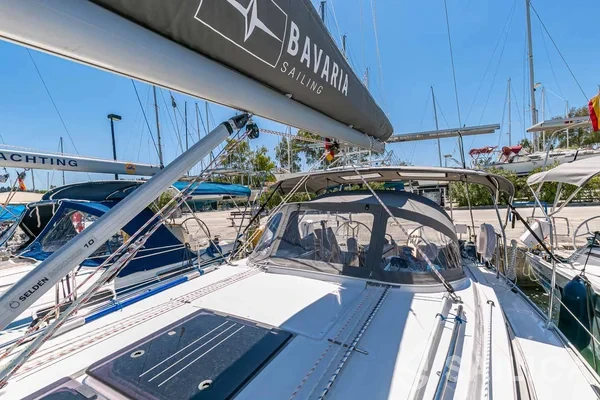 Bavaria 34 Cruiser - Photo #24 Bavaria 34 Cruiser - Yacht Charter Sailica