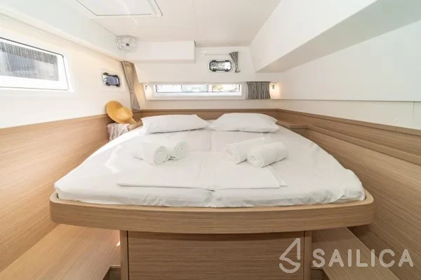 Lagoon 42 - Yacht Charter Sailica