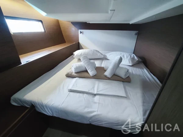 Oceanis 51.1 - Yacht Charter Sailica