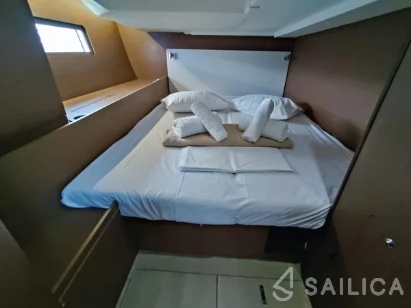 Oceanis 51.1 - Yacht Charter Sailica
