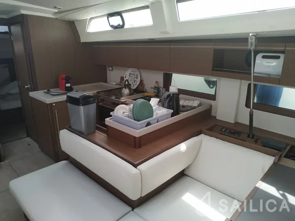 Oceanis 51.1 - Yacht Charter Sailica