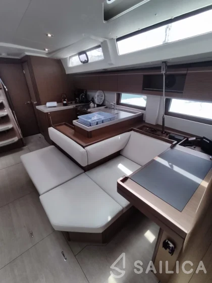 Oceanis 51.1 - Yacht Charter Sailica