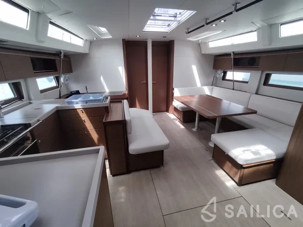 Oceanis 51.1 - Yacht Charter Sailica