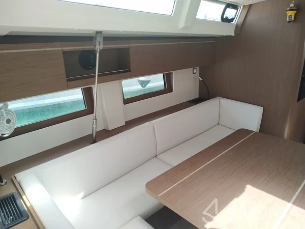 Oceanis 51.1 - Yacht Charter Sailica