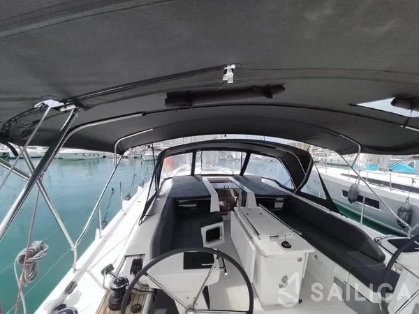 Oceanis 51.1 - Yacht Charter Sailica