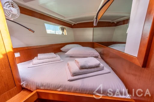 Oceanis 48 - Yacht Charter Sailica
