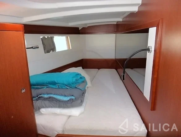 Oceanis 48 - Yacht Charter Sailica