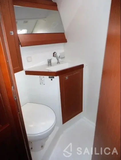 Oceanis 48 - Yacht Charter Sailica
