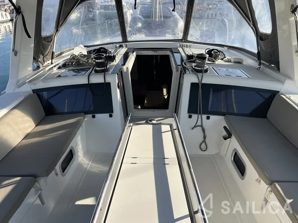 Oceanis 48 - Yacht Charter Sailica