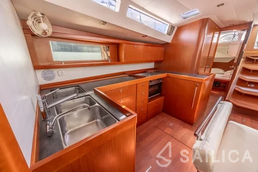 Oceanis 48 - Yacht Charter Sailica