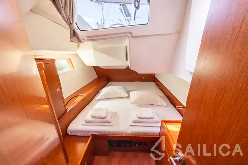 Oceanis 48 - Yacht Charter Sailica