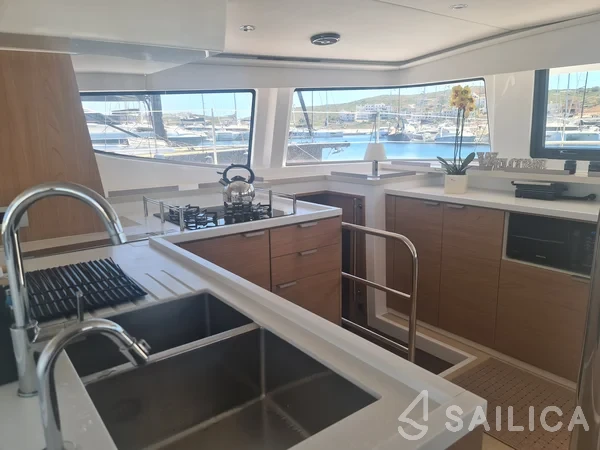Bali 4.6 - Yacht Charter Sailica